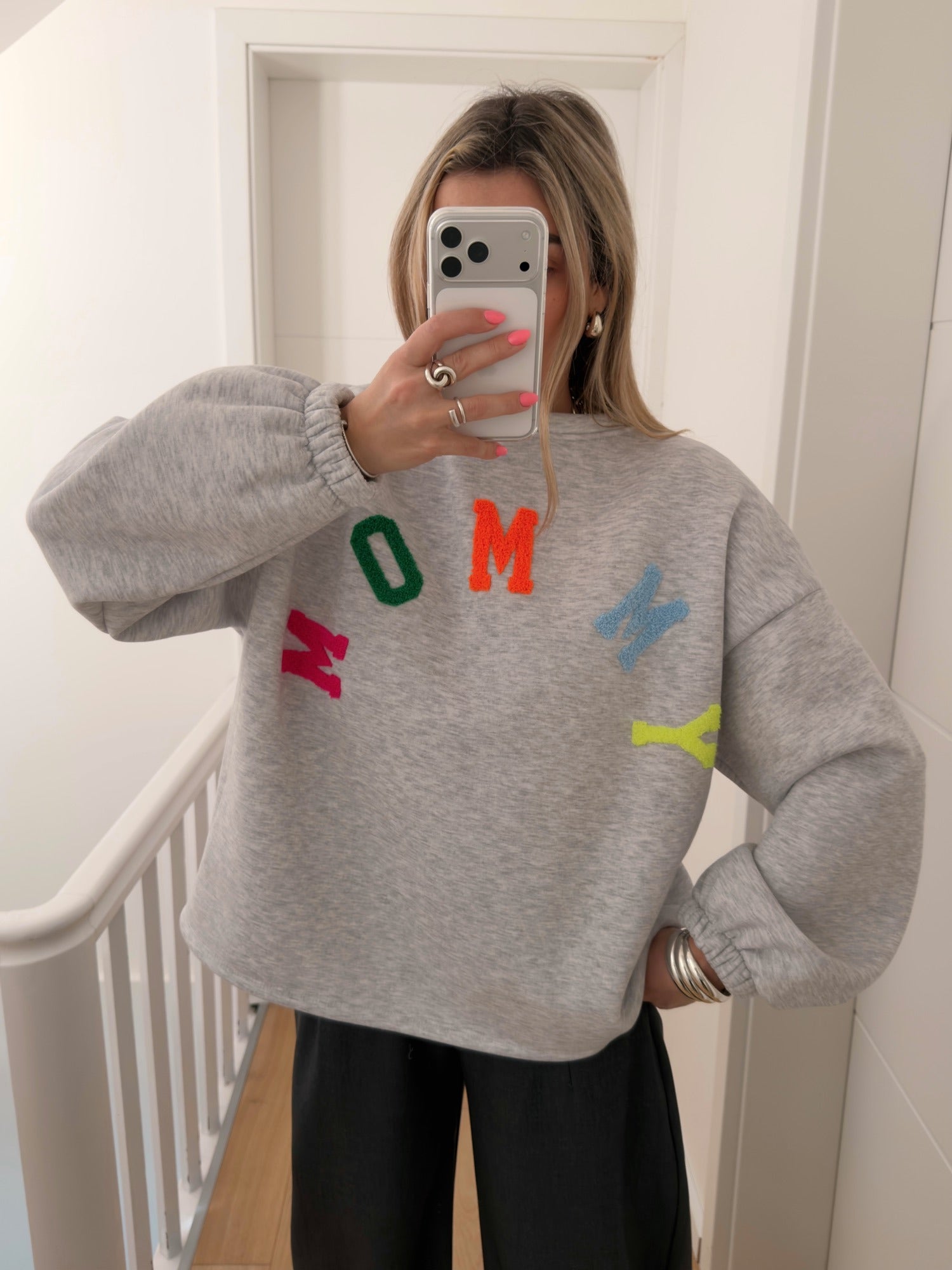 Pull MOMMY Gris