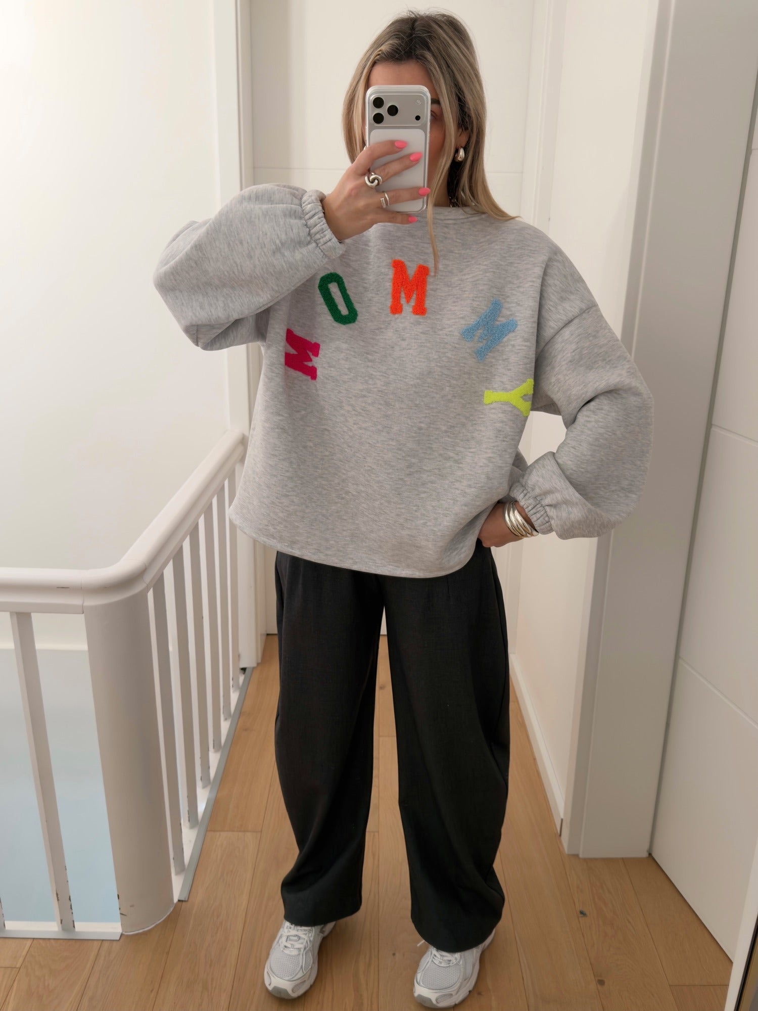 Pull MOMMY Gris