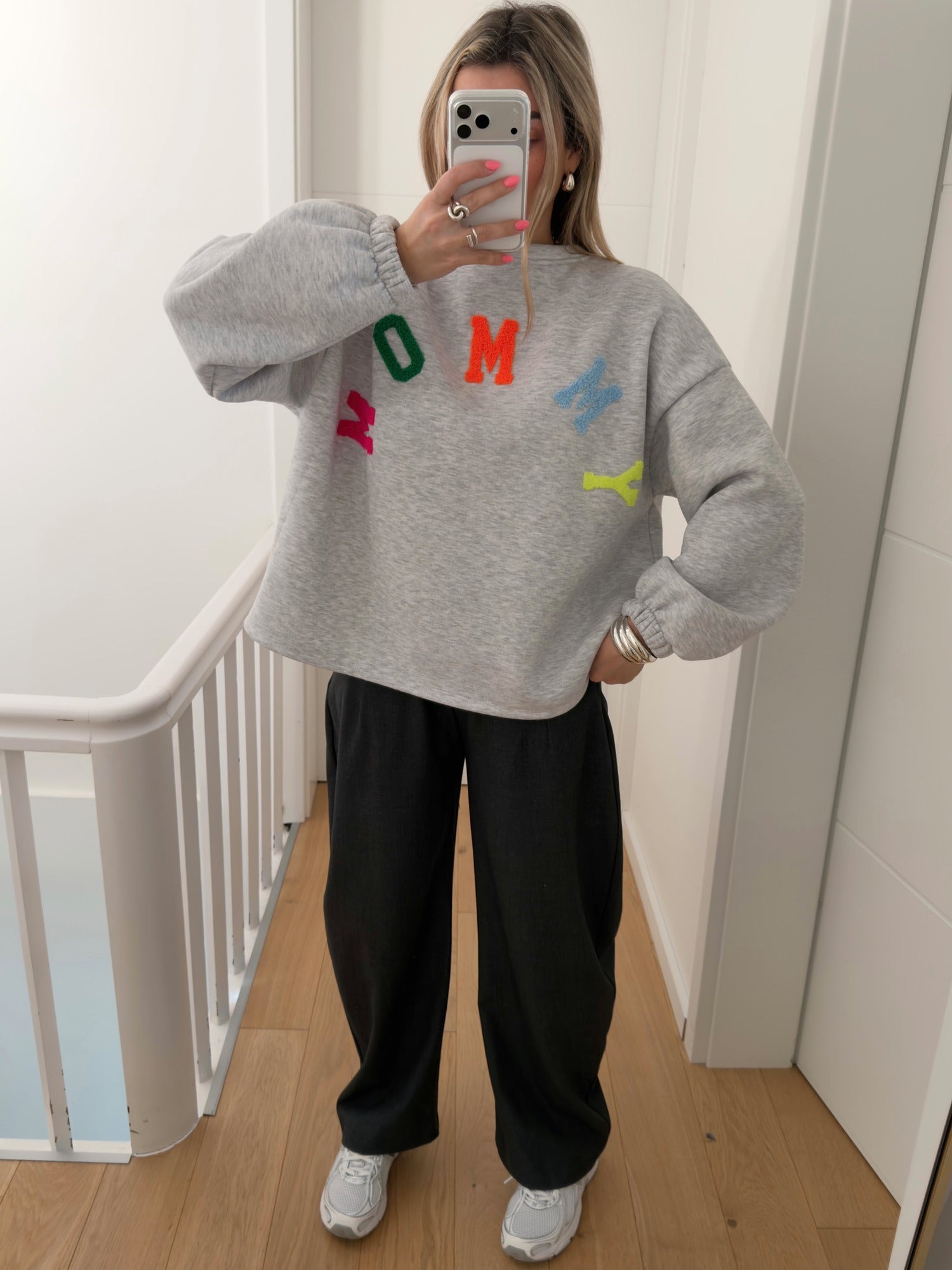 Pull MOMMY Gris