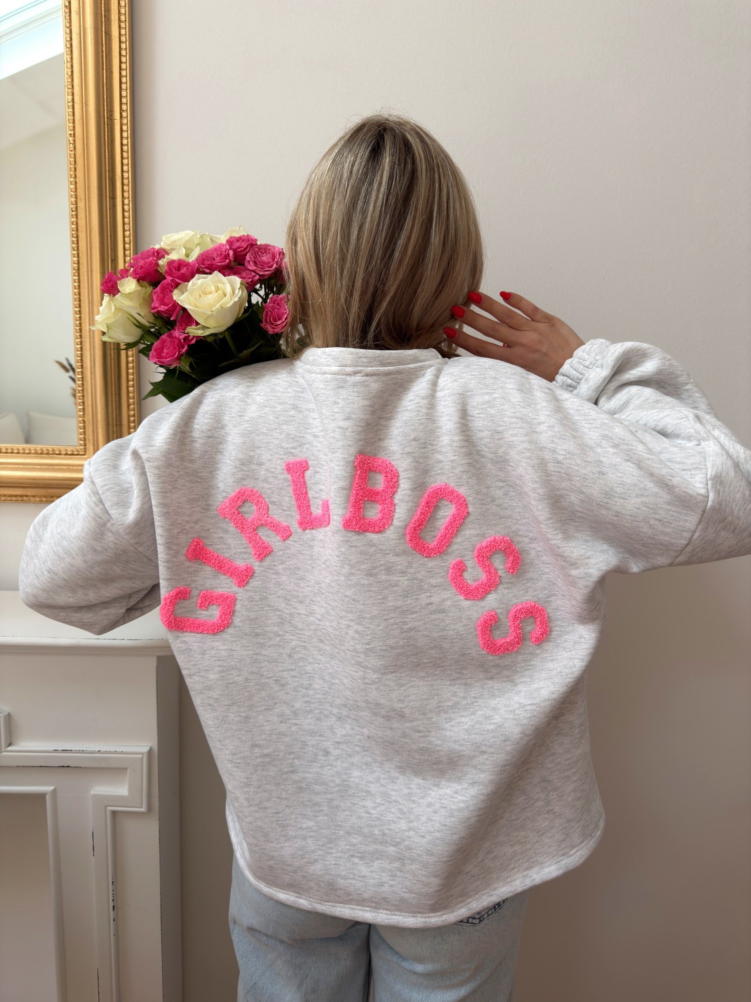 Pull GIRL BOSS Gris