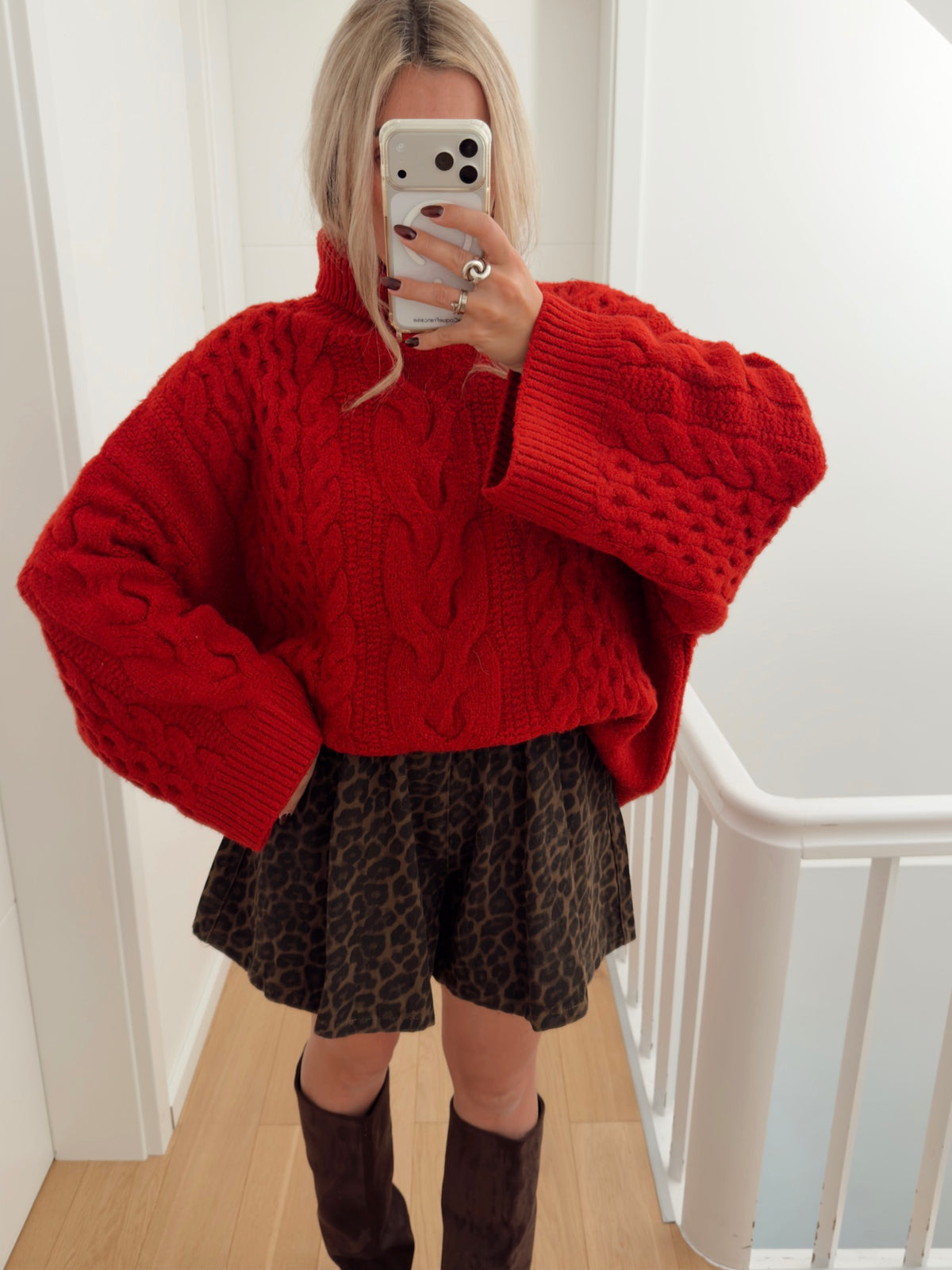 Short LYNNA