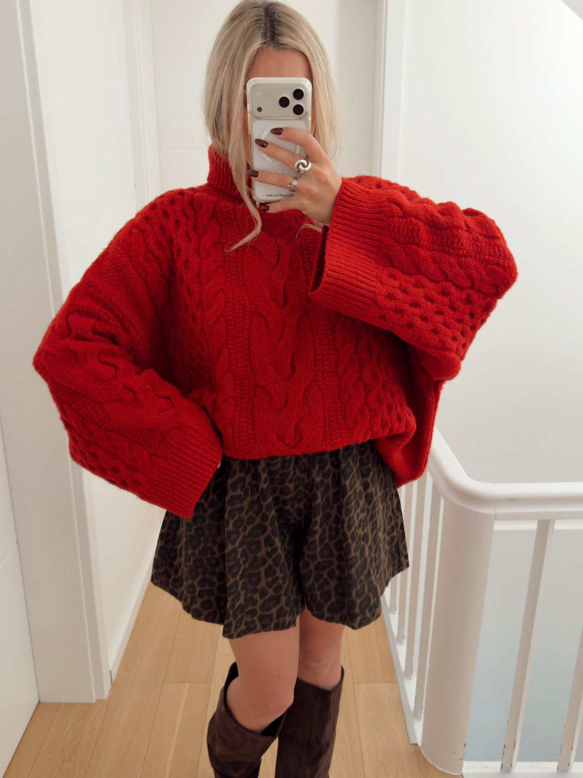 Short LYNNA