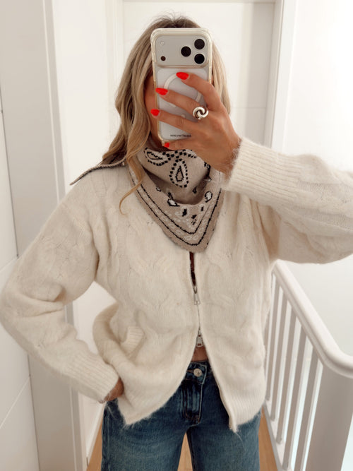Scarf HOSTI