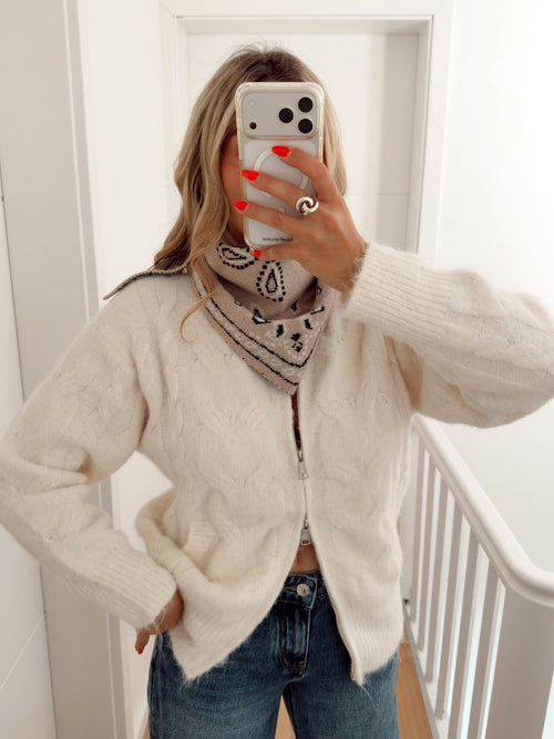 Scarf HOSTI