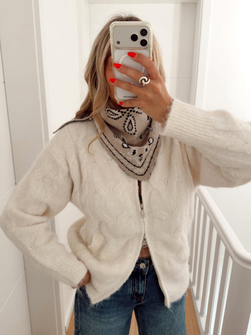 Scarf HOSTI